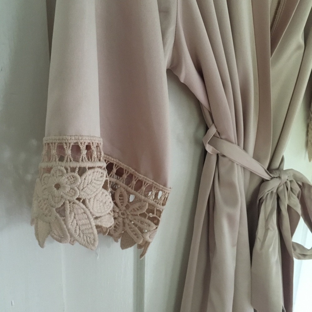 Robe - Picture 3 of 4